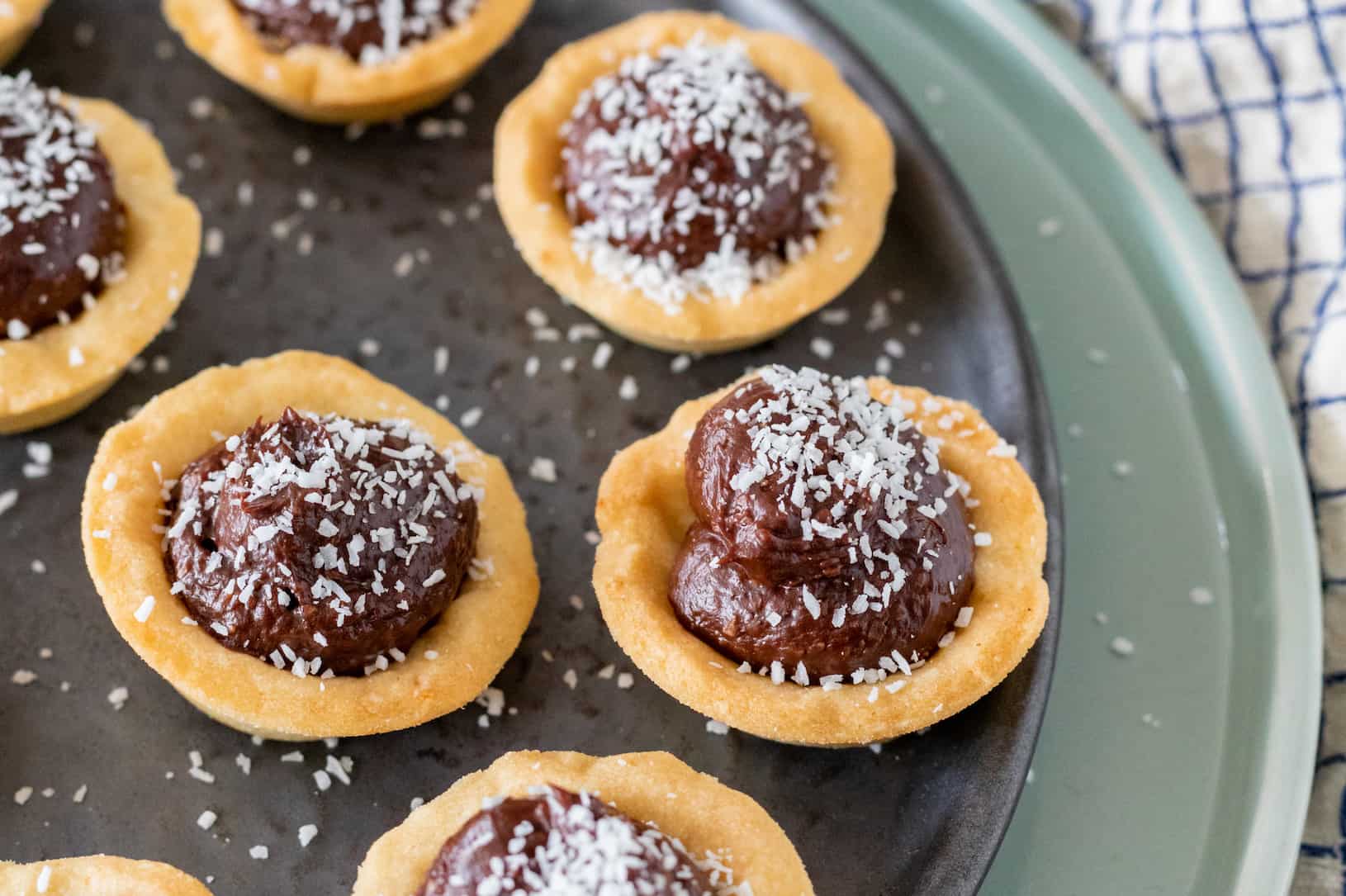 Kleine chocoladetaartjes met kokos