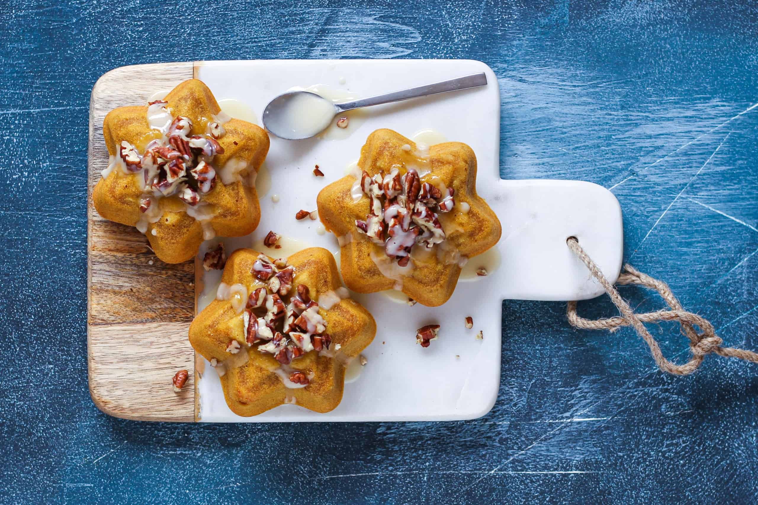 Pompoentaartjes met pecannoten en ahornsiroop